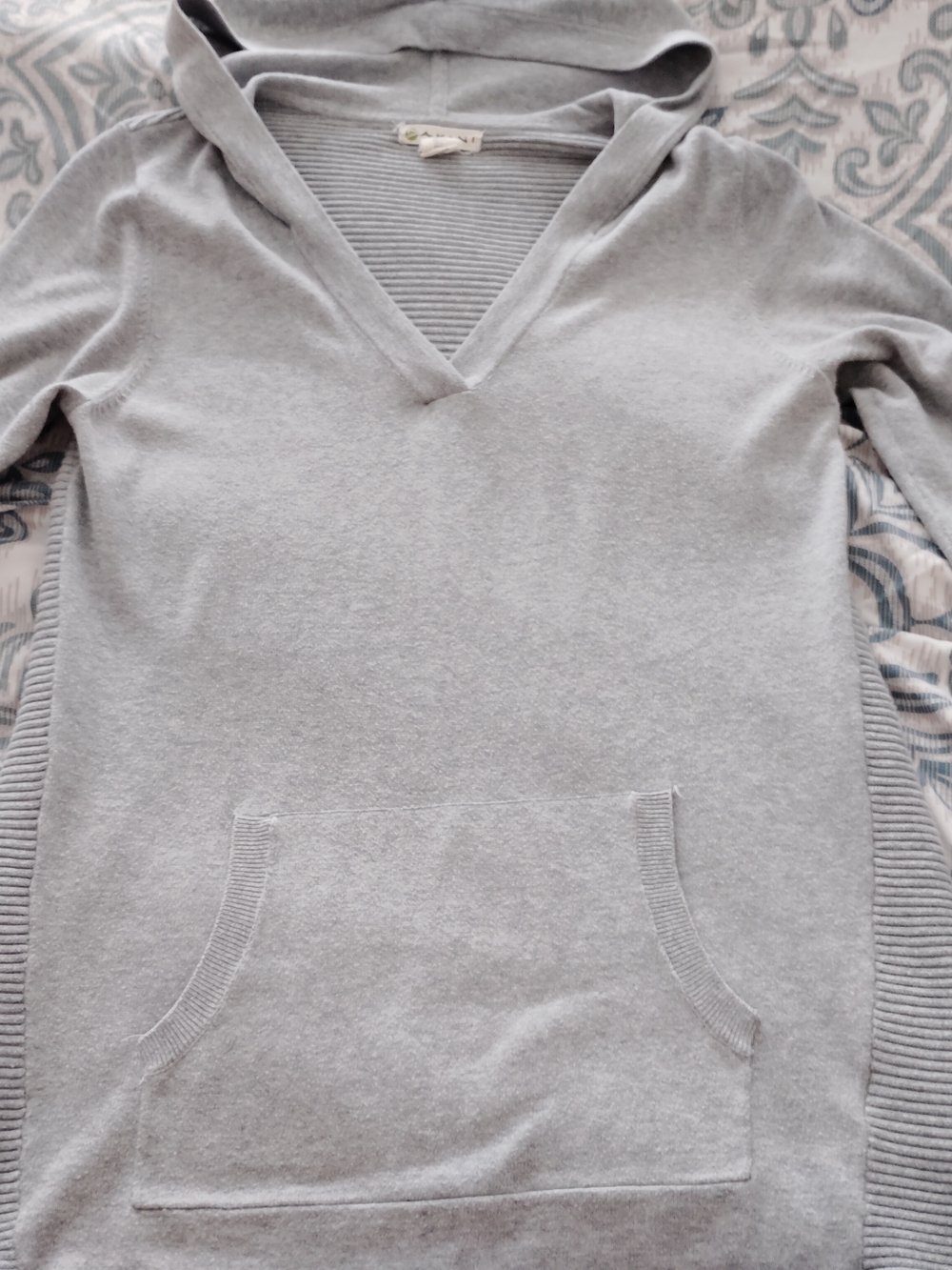 Dakini Light Gray Women's V-Neck Hooded Sweater